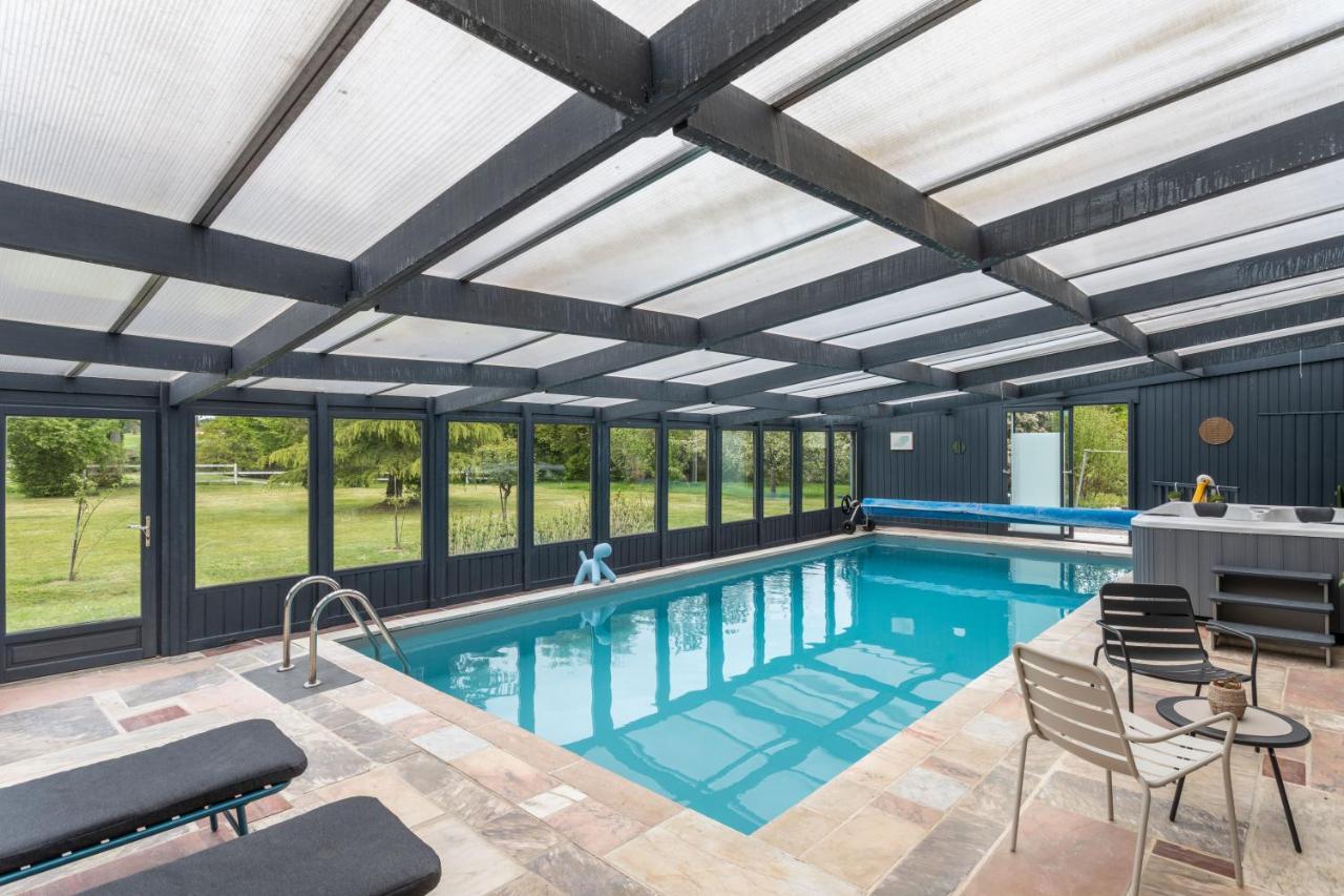La Villa Du Golf - Avec Piscine Couverte Chauffee Et Jacuzzi Le Tronchet  Buitenkant foto